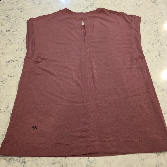 Athleta Studio Practice Muscle Tee Cap Sleeve Back Vent Size Small - Picture 10 of 13